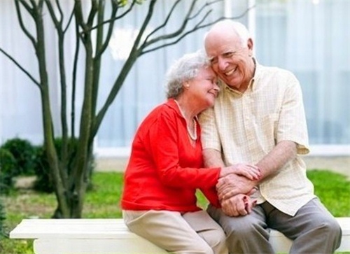 赞美老年人有活力句子 夸奖老年人活得漂亮的句子
