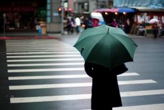 适合下雨天发的朋友圈