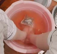 晚上泡脚发朋友圈的文案说说