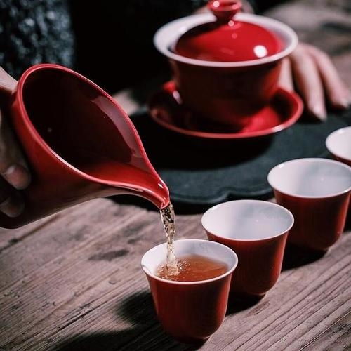 人生如茶的说说(精选56句)(人生如茶的微信朋友圈说说)