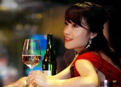 女人喝红酒的唯美句子(40句)