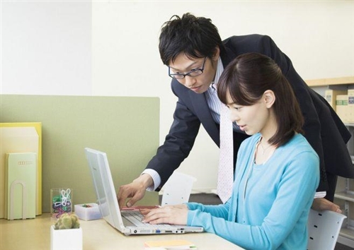 和同事开心拍照的句子(48句)