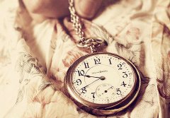 描写女孩子笑容动人的诗句(汇总66句)