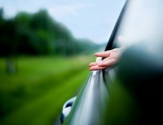 谈恋爱发的朋友圈简单的句子(精选77句)